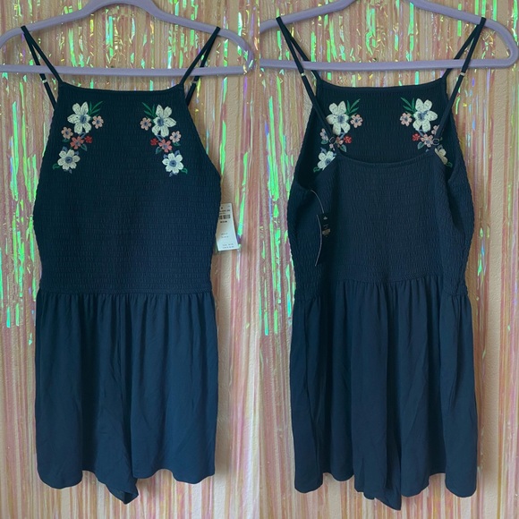 Hollister Pants - ☀️ NWT Hollister Navy Romper